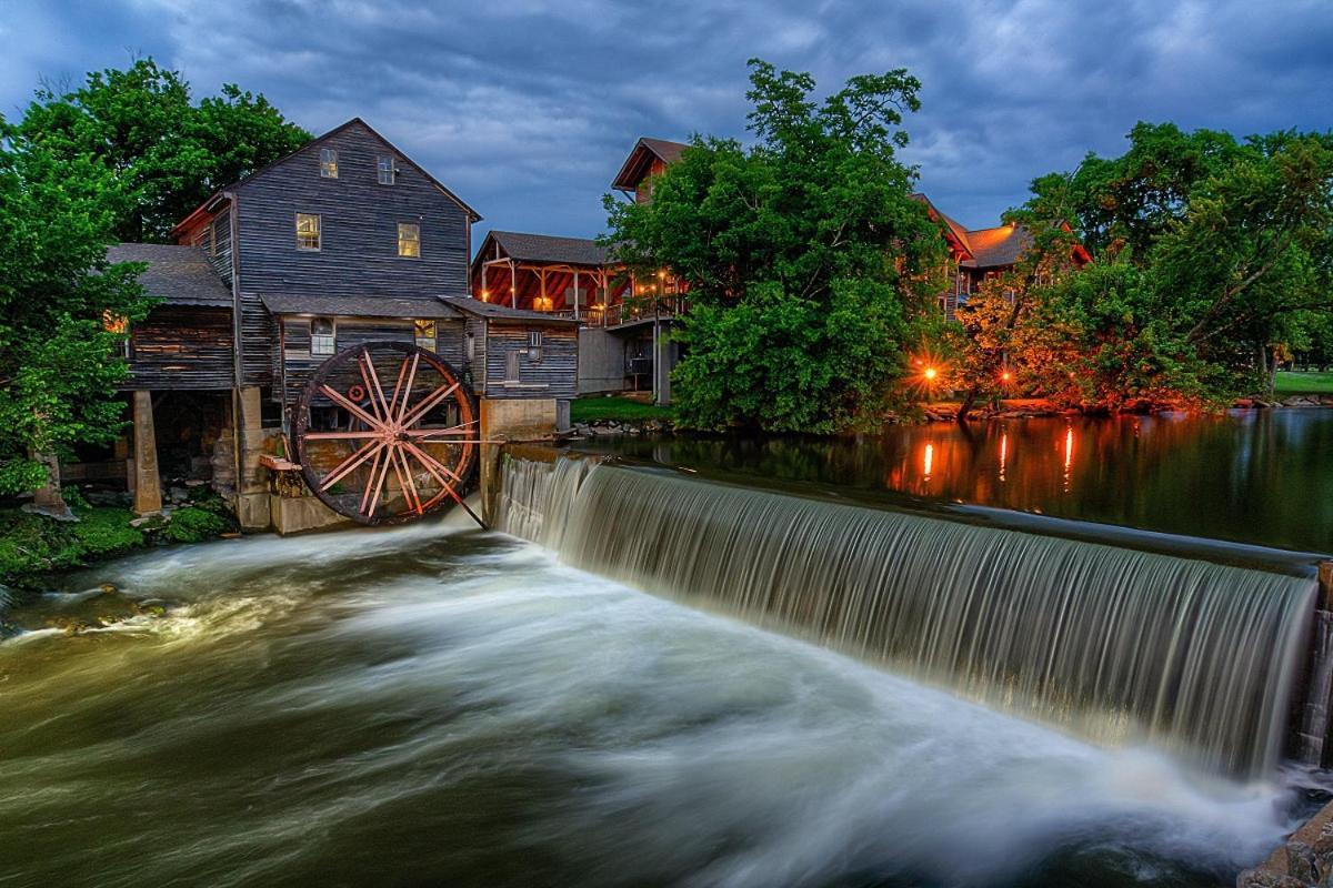 Moonshine Chalet, Hot Tub, Pool Access, Wifi, 1089 Free Tickets Each Paid Day, Dollywood And More Gatlinburg Dış mekan fotoğraf