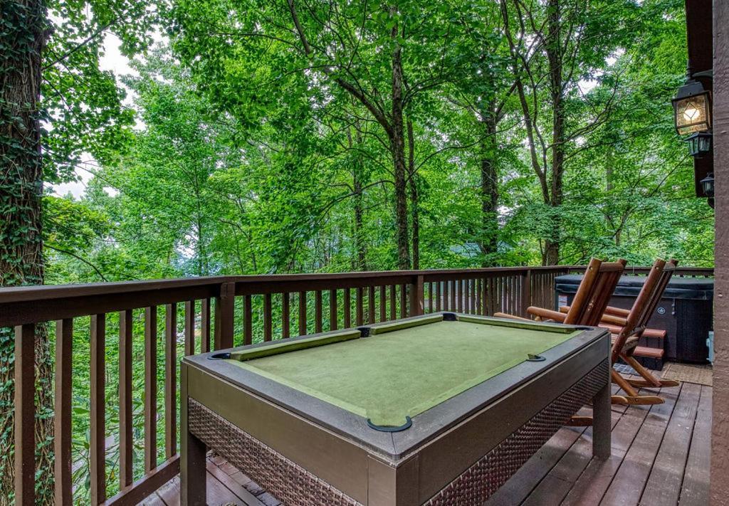 Moonshine Chalet, Hot Tub, Pool Access, Wifi, 1089 Free Tickets Each Paid Day, Dollywood And More Gatlinburg Dış mekan fotoğraf