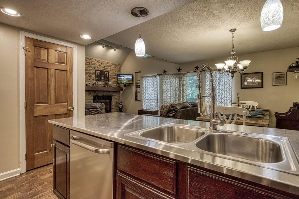 Moonshine Chalet, Hot Tub, Pool Access, Wifi, 1089 Free Tickets Each Paid Day, Dollywood And More Gatlinburg Dış mekan fotoğraf