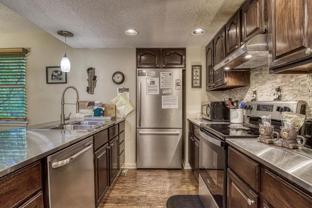 Moonshine Chalet, Hot Tub, Pool Access, Wifi, 1089 Free Tickets Each Paid Day, Dollywood And More Gatlinburg Dış mekan fotoğraf