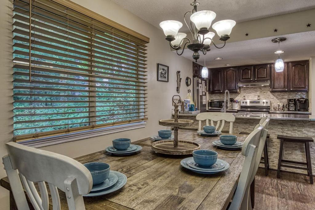 Moonshine Chalet, Hot Tub, Pool Access, Wifi, 1089 Free Tickets Each Paid Day, Dollywood And More Gatlinburg Dış mekan fotoğraf