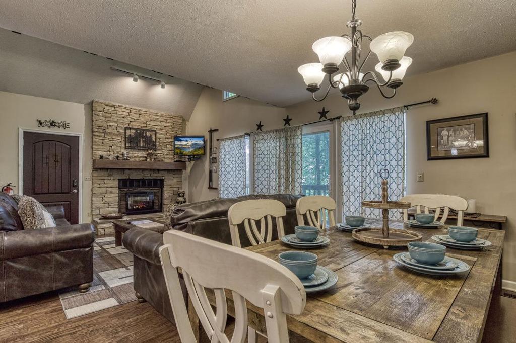 Moonshine Chalet, Hot Tub, Pool Access, Wifi, 1089 Free Tickets Each Paid Day, Dollywood And More Gatlinburg Dış mekan fotoğraf