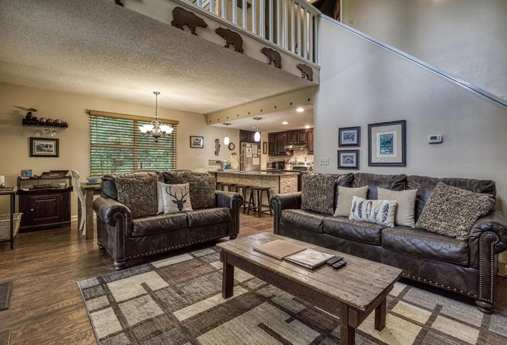 Moonshine Chalet, Hot Tub, Pool Access, Wifi, 1089 Free Tickets Each Paid Day, Dollywood And More Gatlinburg Dış mekan fotoğraf