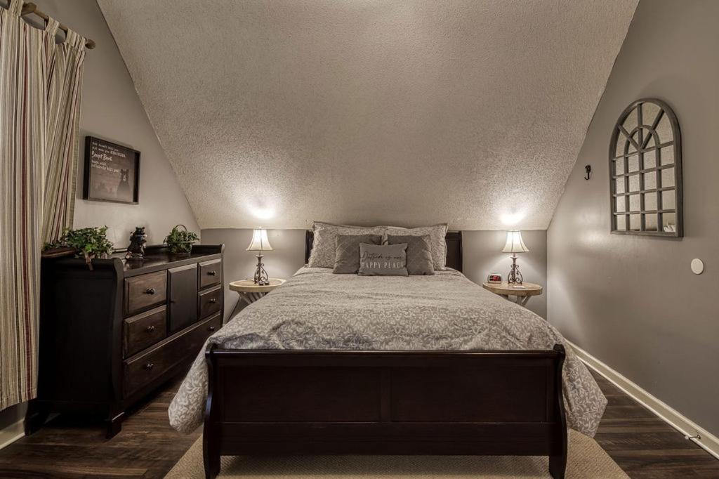 Moonshine Chalet, Hot Tub, Pool Access, Wifi, 1089 Free Tickets Each Paid Day, Dollywood And More Gatlinburg Dış mekan fotoğraf