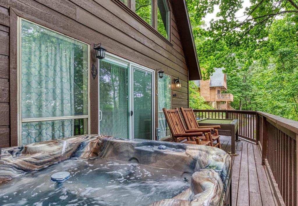 Moonshine Chalet, Hot Tub, Pool Access, Wifi, 1089 Free Tickets Each Paid Day, Dollywood And More Gatlinburg Dış mekan fotoğraf