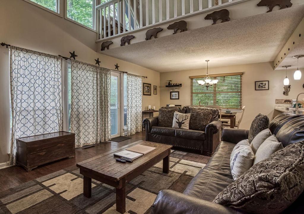 Moonshine Chalet, Hot Tub, Pool Access, Wifi, 1089 Free Tickets Each Paid Day, Dollywood And More Gatlinburg Dış mekan fotoğraf