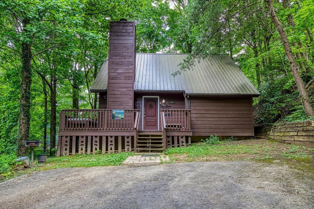 Moonshine Chalet, Hot Tub, Pool Access, Wifi, 1089 Free Tickets Each Paid Day, Dollywood And More Gatlinburg Dış mekan fotoğraf