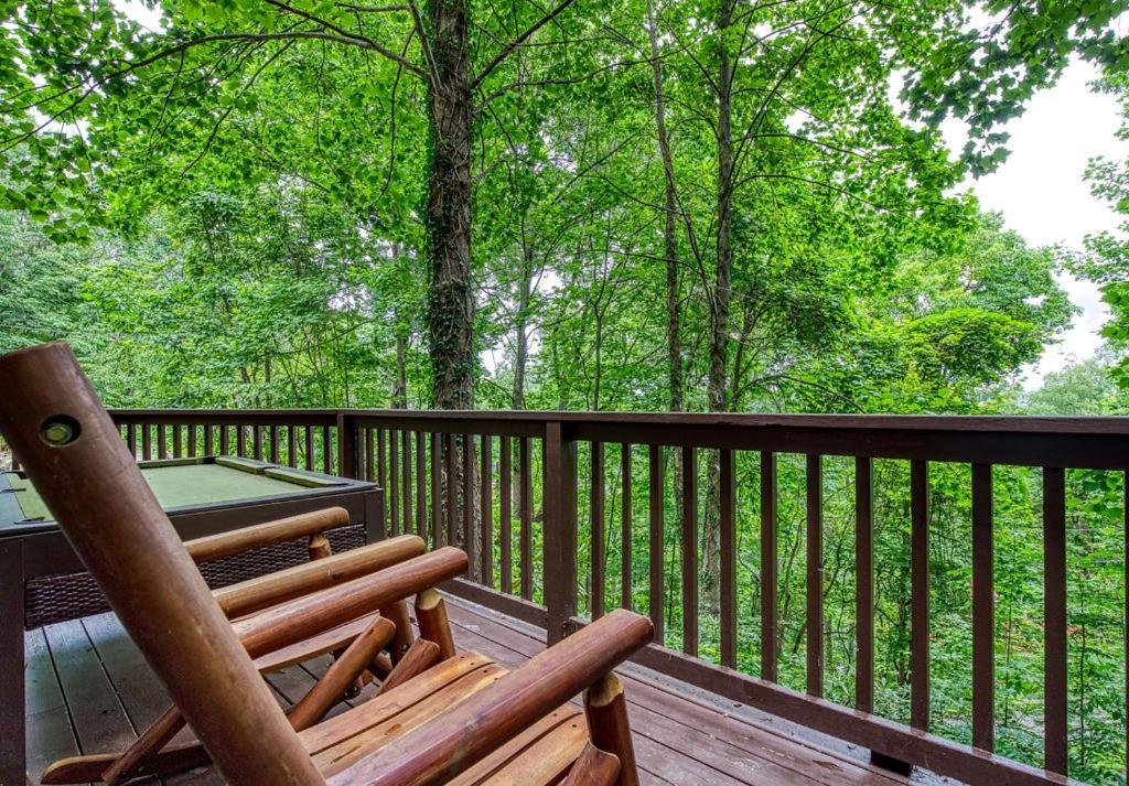 Moonshine Chalet, Hot Tub, Pool Access, Wifi, 1089 Free Tickets Each Paid Day, Dollywood And More Gatlinburg Dış mekan fotoğraf