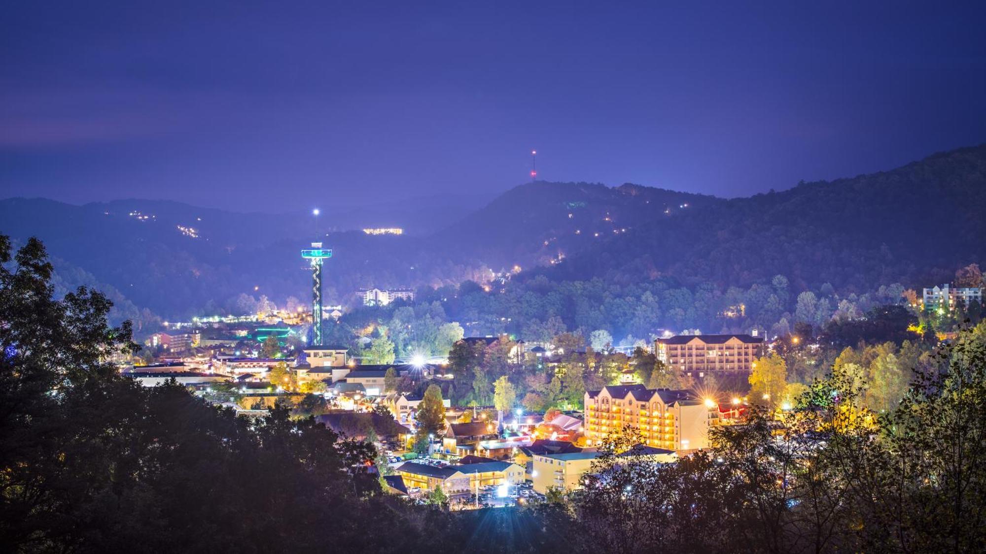 Moonshine Chalet, Hot Tub, Pool Access, Wifi, 1089 Free Tickets Each Paid Day, Dollywood And More Gatlinburg Dış mekan fotoğraf