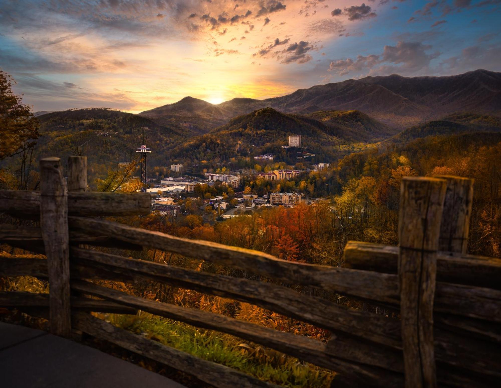 Moonshine Chalet, Hot Tub, Pool Access, Wifi, 1089 Free Tickets Each Paid Day, Dollywood And More Gatlinburg Dış mekan fotoğraf