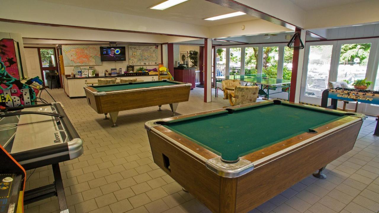 Moonshine Chalet, Hot Tub, Pool Access, Wifi, 1089 Free Tickets Each Paid Day, Dollywood And More Gatlinburg Dış mekan fotoğraf