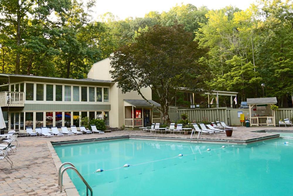 Moonshine Chalet, Hot Tub, Pool Access, Wifi, 1089 Free Tickets Each Paid Day, Dollywood And More Gatlinburg Dış mekan fotoğraf
