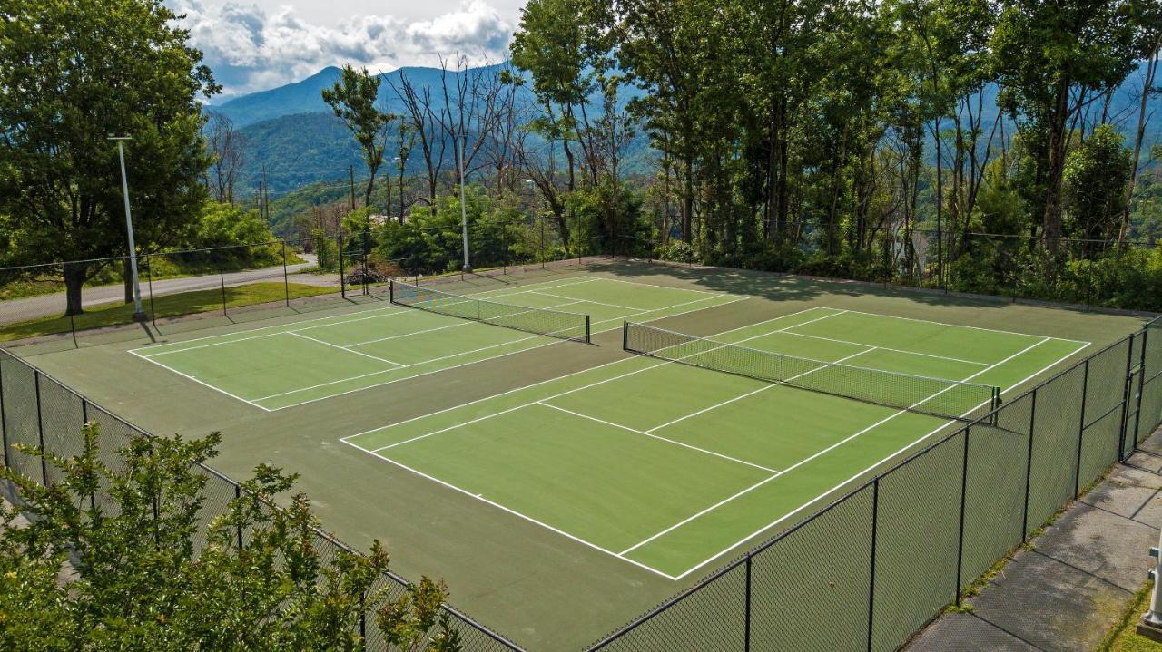 Moonshine Chalet, Hot Tub, Pool Access, Wifi, 1089 Free Tickets Each Paid Day, Dollywood And More Gatlinburg Dış mekan fotoğraf